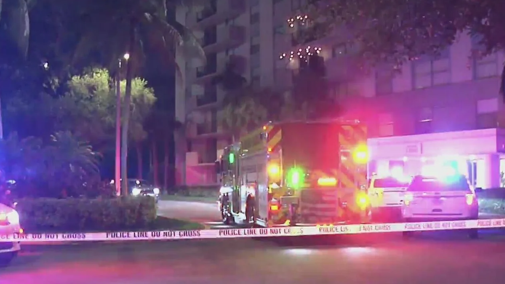 Man arrested in deadly North Miami abduction where witnesses saw suspects wearing "police" shirts — CBS Miami, Lakewood Ranch Community news