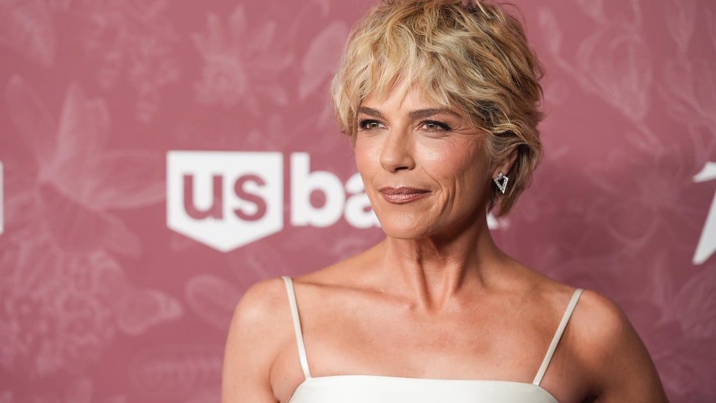 Actress Selma Blair arrested after allegedly biting flight attendant, being restrained on flight from LAX to JFK, source says — CBS Bay Area (KPIX), Lakewood Ranch Health news