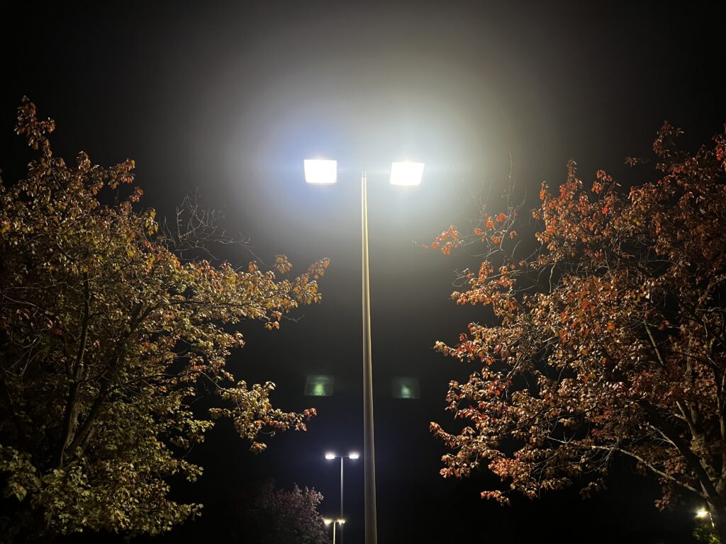 Brighter streetlights cut nighttime violence, but only for a while, study finds — Florida Phoenix