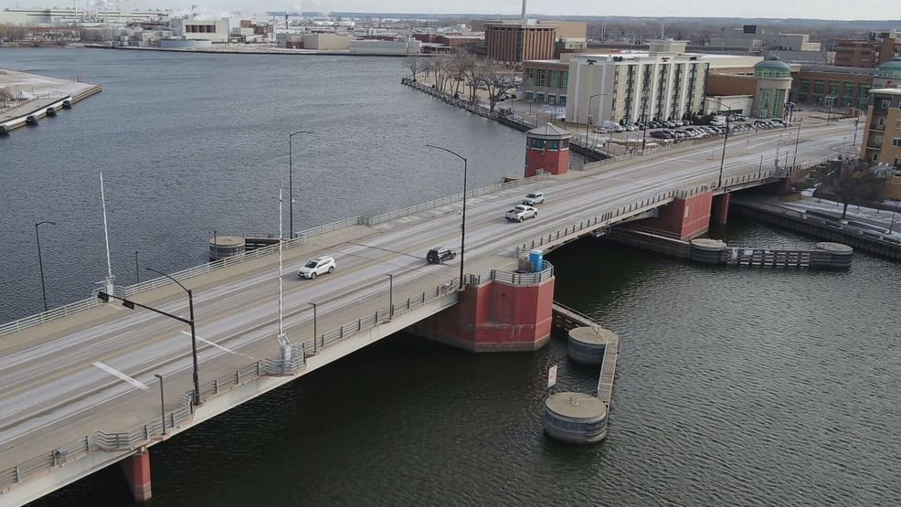 Ray Nitschke Memorial Bridge in Green Bay reopens a week early after repairs — Fox 11 Green Bay Local, Lakewood Ranch Community news