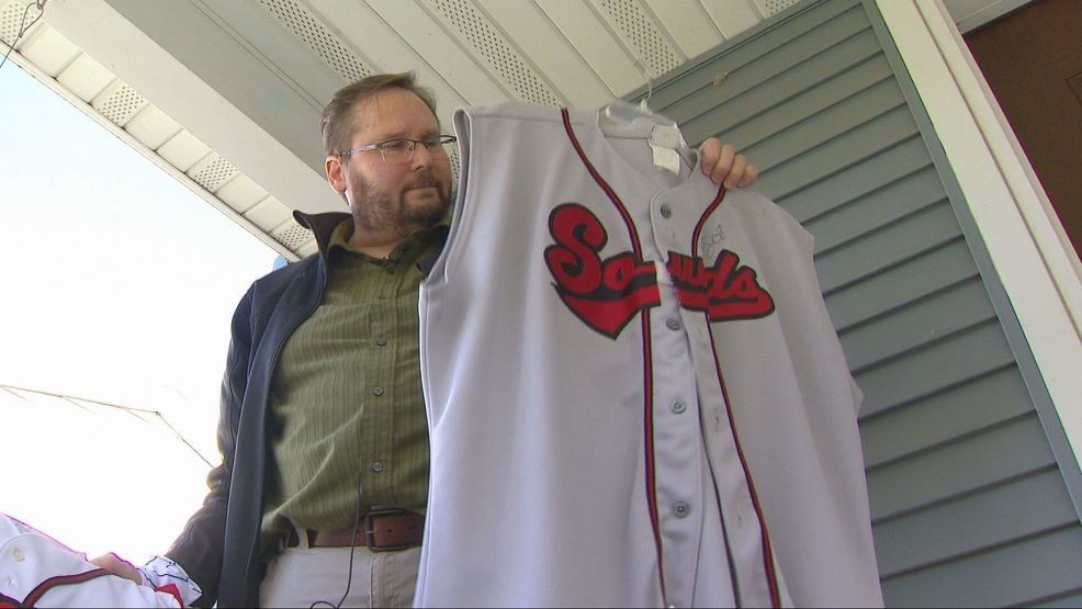Brewers fan makes long drive from Wisconsin to Tampa Bay for Game 3 — Fox 11 Green Bay Local, Lakewood Ranch Sports news
