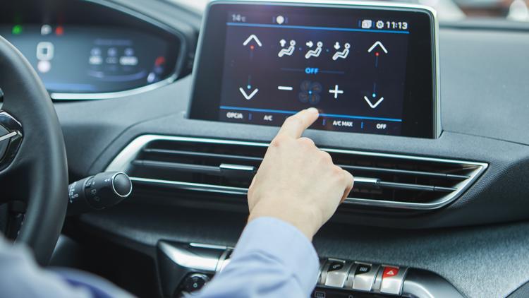 Driving without distraction | Consumer Reports — WTSP Business Tampa Bay, Lakewood Ranch Business news