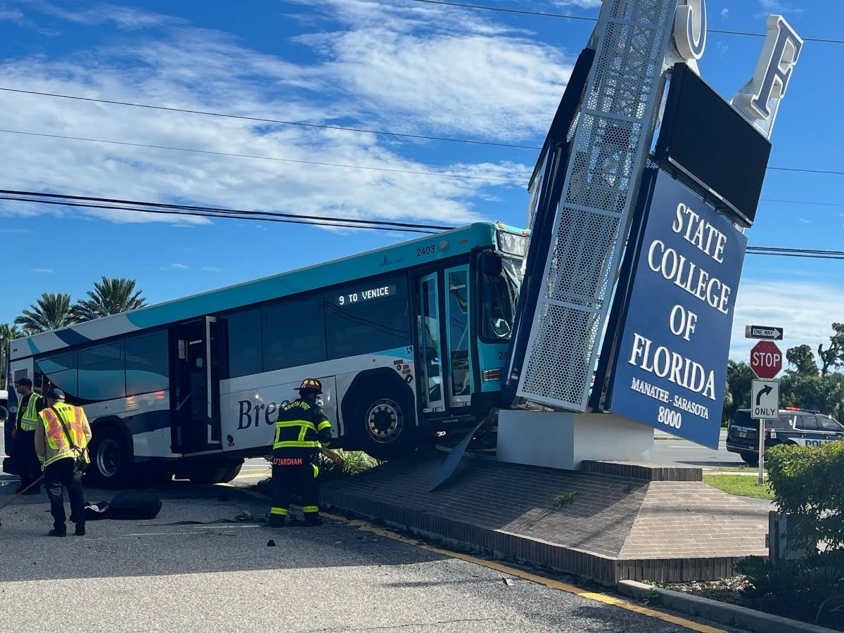 7 Injured After Breeze Bus Crashes Into State College Of Florida Sign: Sheriff — Sarasota Patch