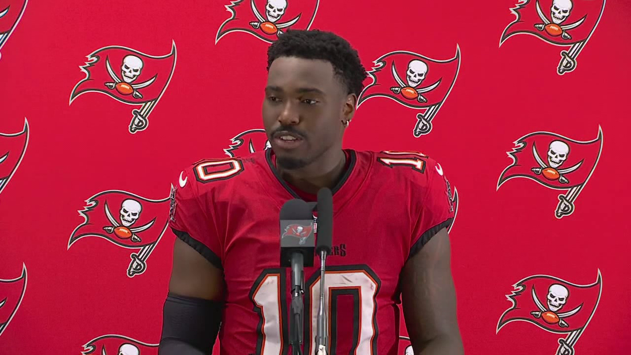 'Ma, come here!': Bucs QB Jalon Daniels shares postgame moment with mom after first NFL win — FOX 13 Sports Tampa Bay, Lakewood Ranch Sports news