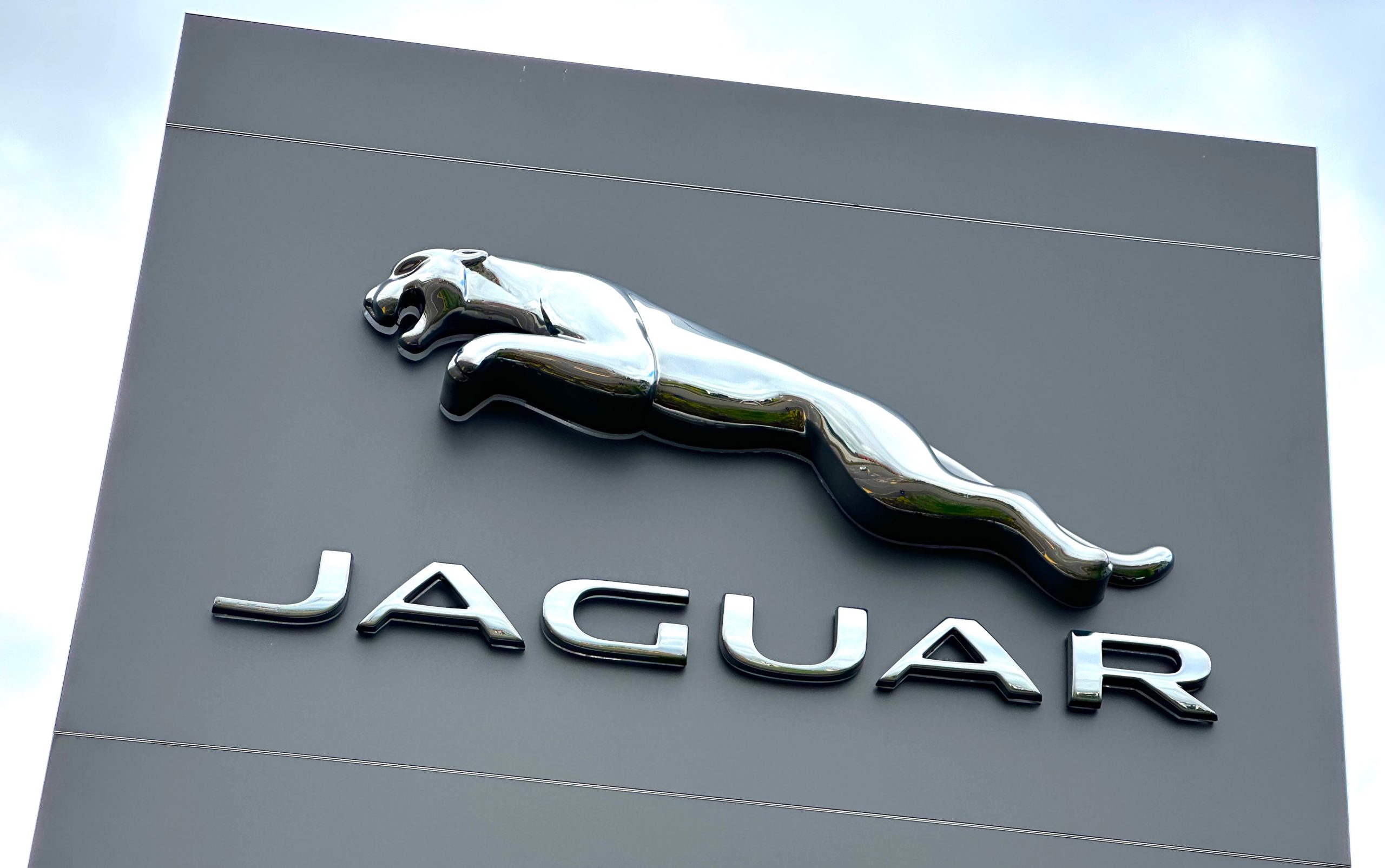 Jaguar recalls 94,000 vehicles over rearview camera defect — FOX 13 Tampa Bay News, Lakewood Ranch Community news