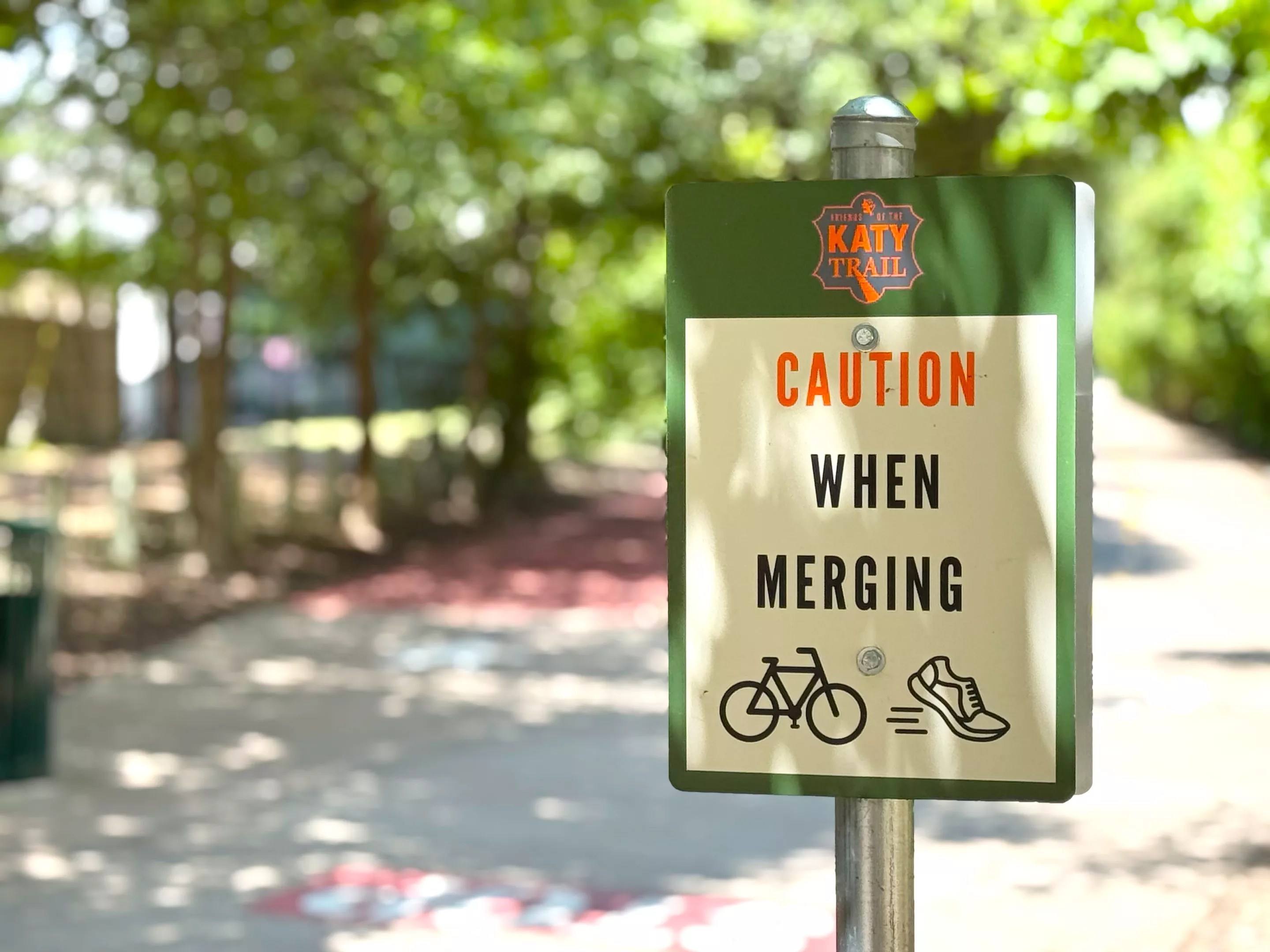 A stampede on the Katy Trail underlines the larger run club permitting problem — Dallas Observer